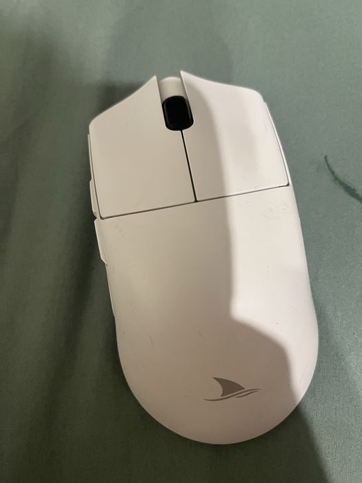 Мышка хорошая торг есть новая стоит 17.000 работает по проводу юсб