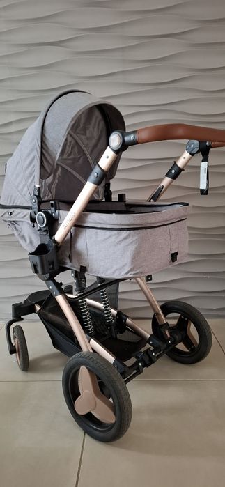 Vând carucior cu landou Cocccole Ambra