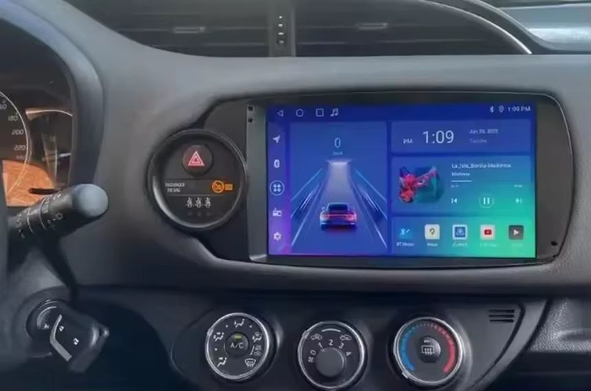 Navigatie dedicata Toyota Yaris, cu android si CarPlay