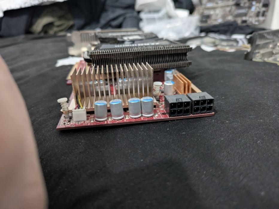 Placa video gtx 560, 950, 1050, AMD Radeon HD 4890