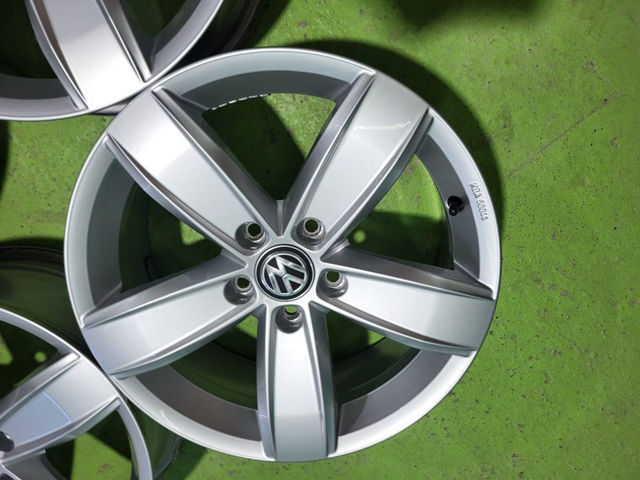 17 5x112 Vw Passat Touran Tiguan Golf Skoda лети джанти 5х112