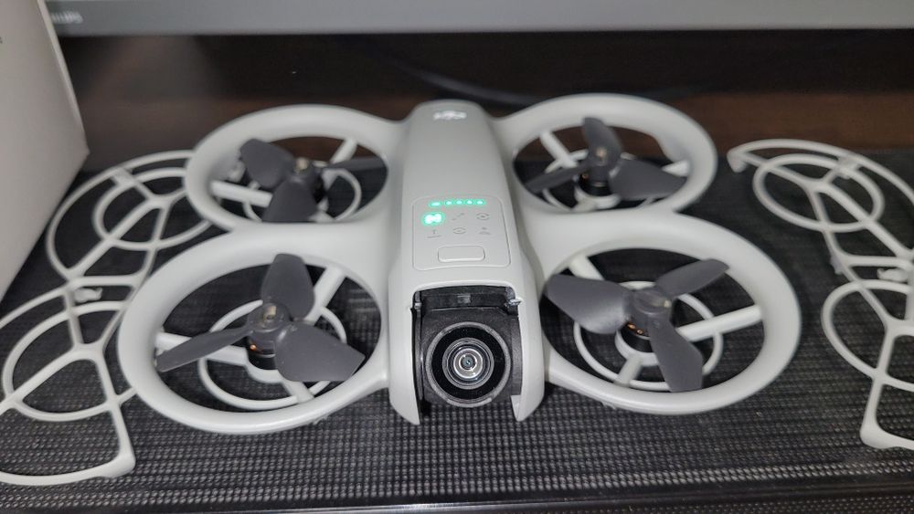 Drona DJI Neo cu acumulator