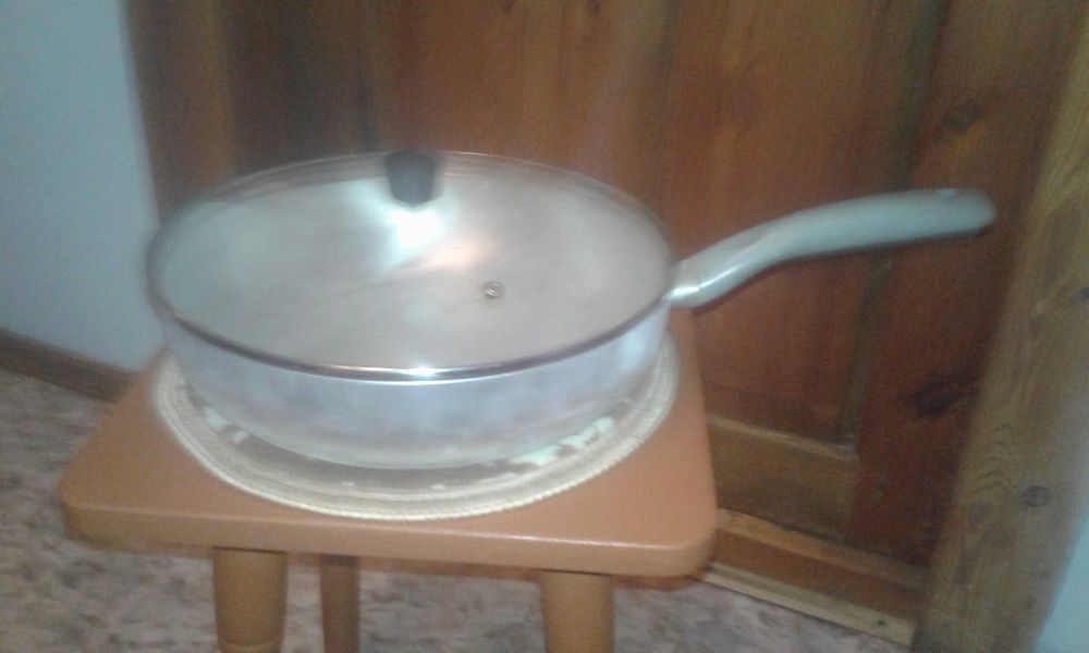 сковороды  с крышкой 6 штук, казаны