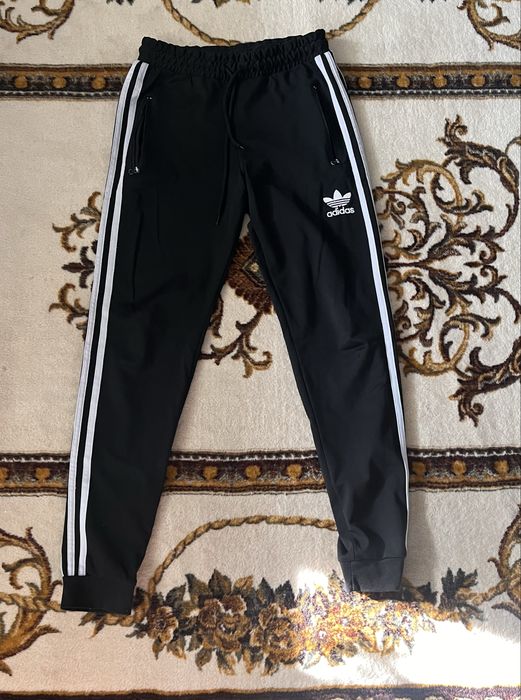 pantaloni de trening adidas