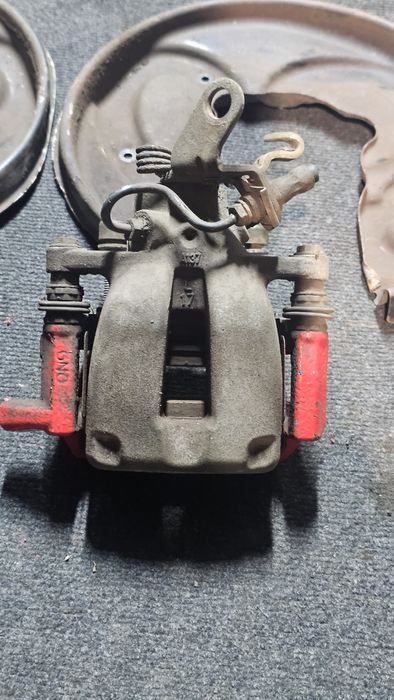 Frane spate ventilate 310mm originale Audi TT 3.2 V6

Stare buna
Se va