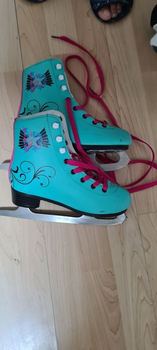 Коньки фигурные,