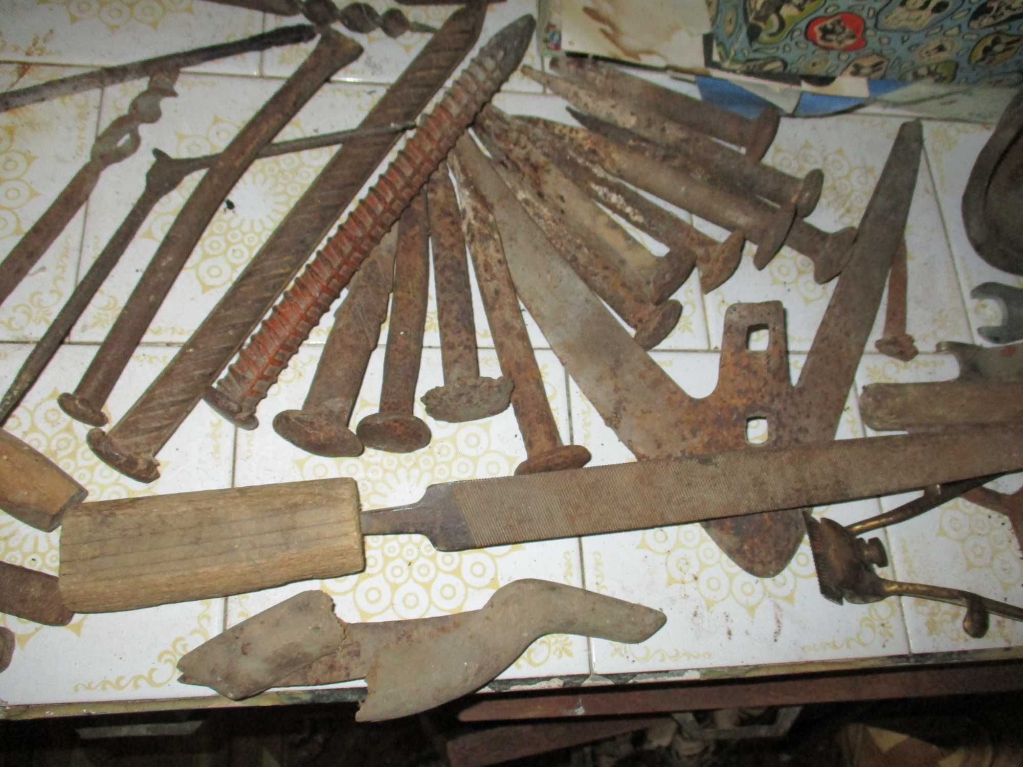 Инструменти стари разнообразни