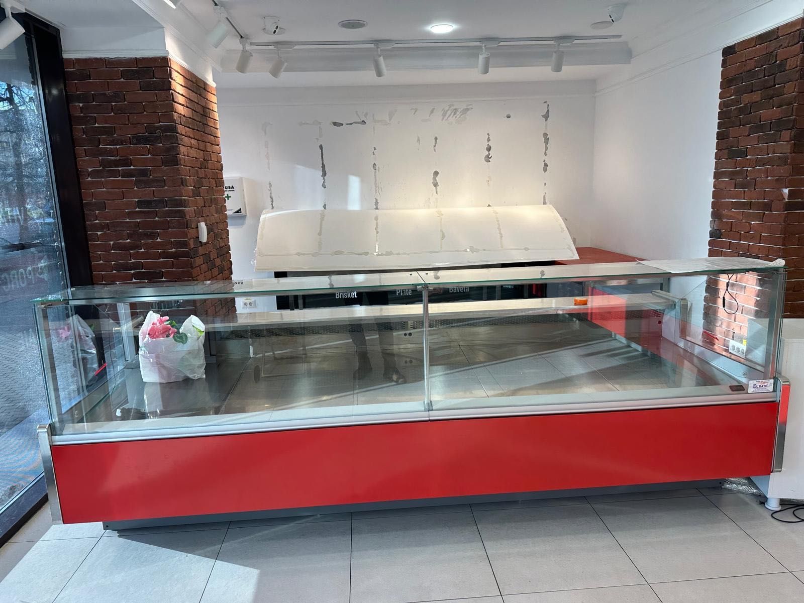 Vând vitrine frigorifice