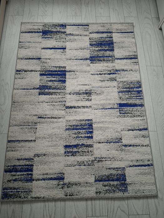 Covor 120/180   folosit foarte  puțin curat.