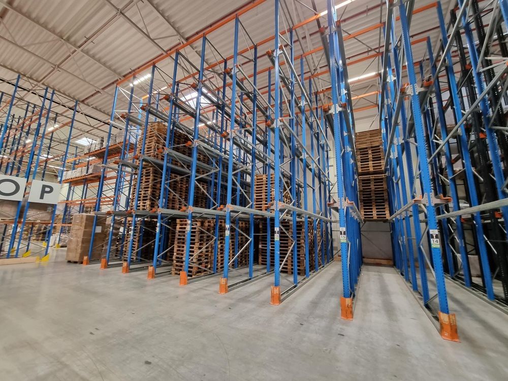 Rafturi metalice drive in