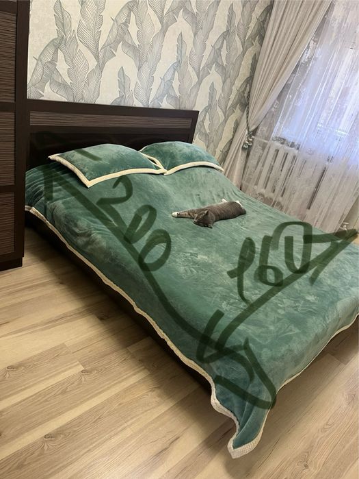 Продам гарнитур (кровать со шкафом)