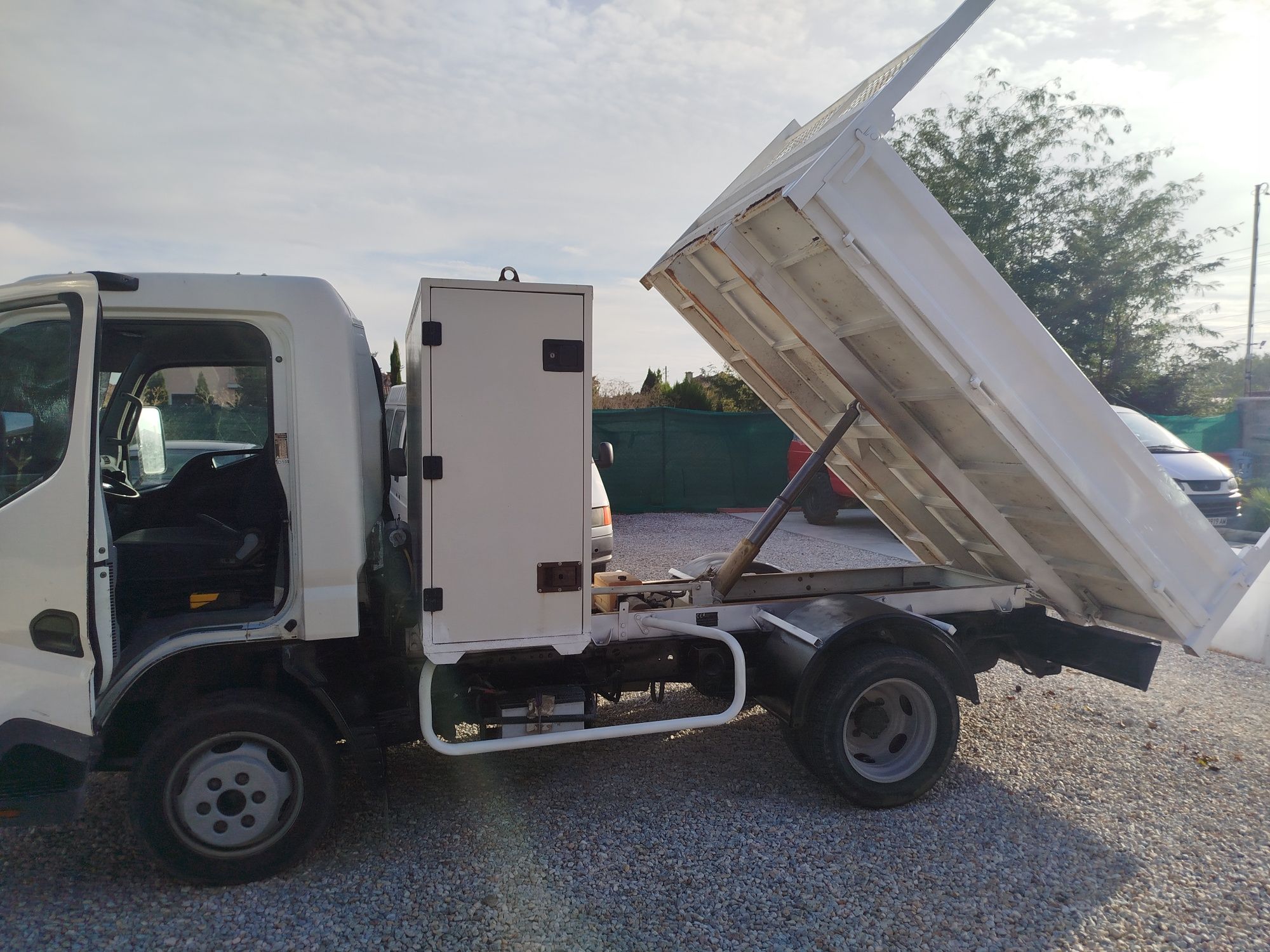 Mitsubishi Canter - самосвал
