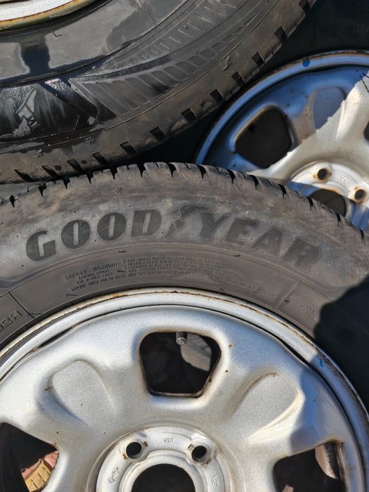Set roți All Seasons Duster 215/65R16 cu anvelope Goodyear Vector