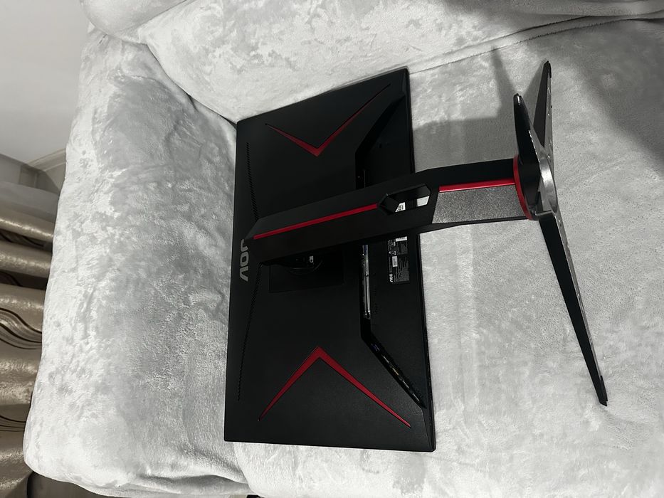 Vând monitor AOC 24G2U/BK, 23.8 inch, Full HD, 144Hz, gaming.