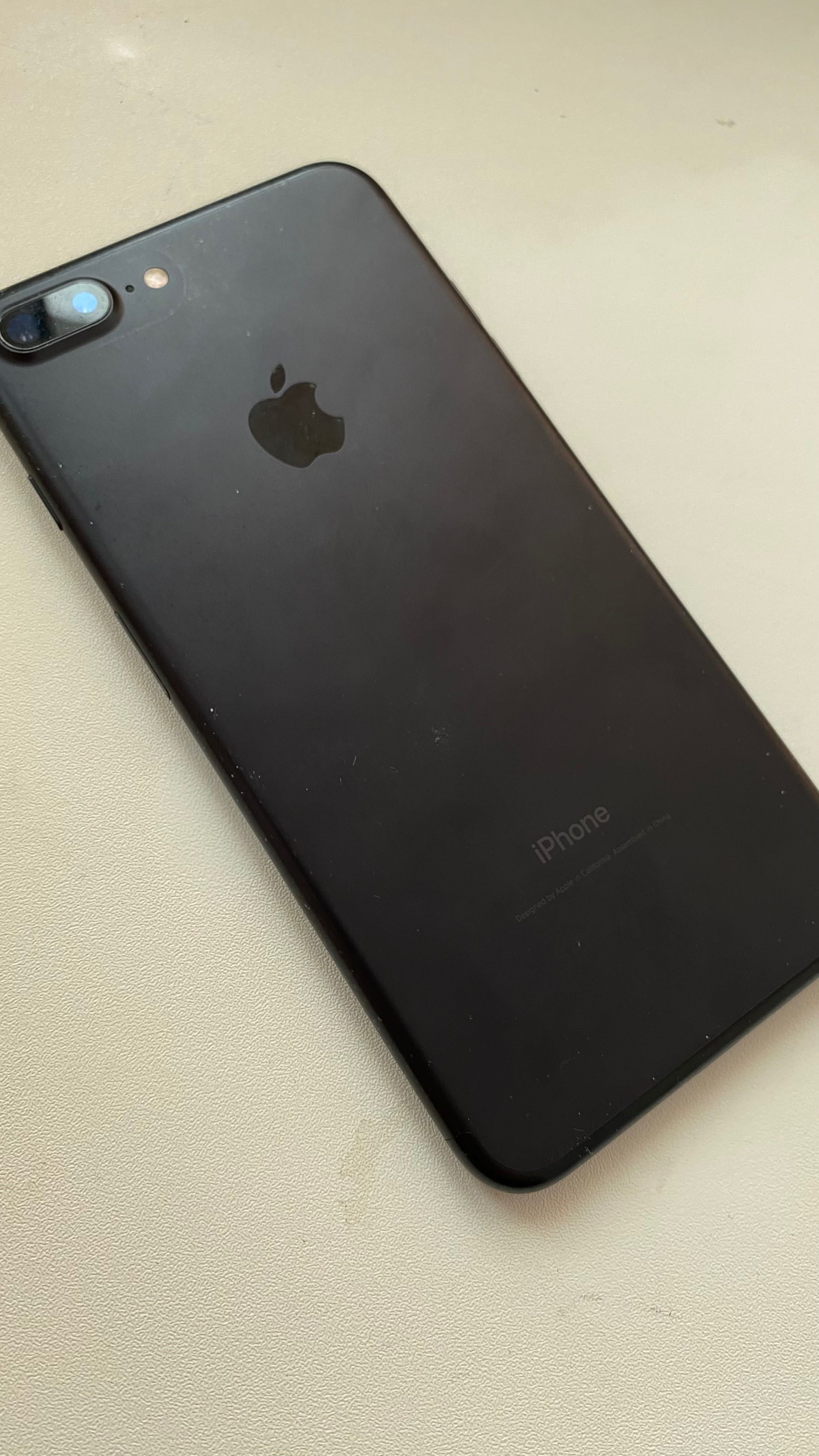 Продам Iphone 7 plus в хорошем состоянии