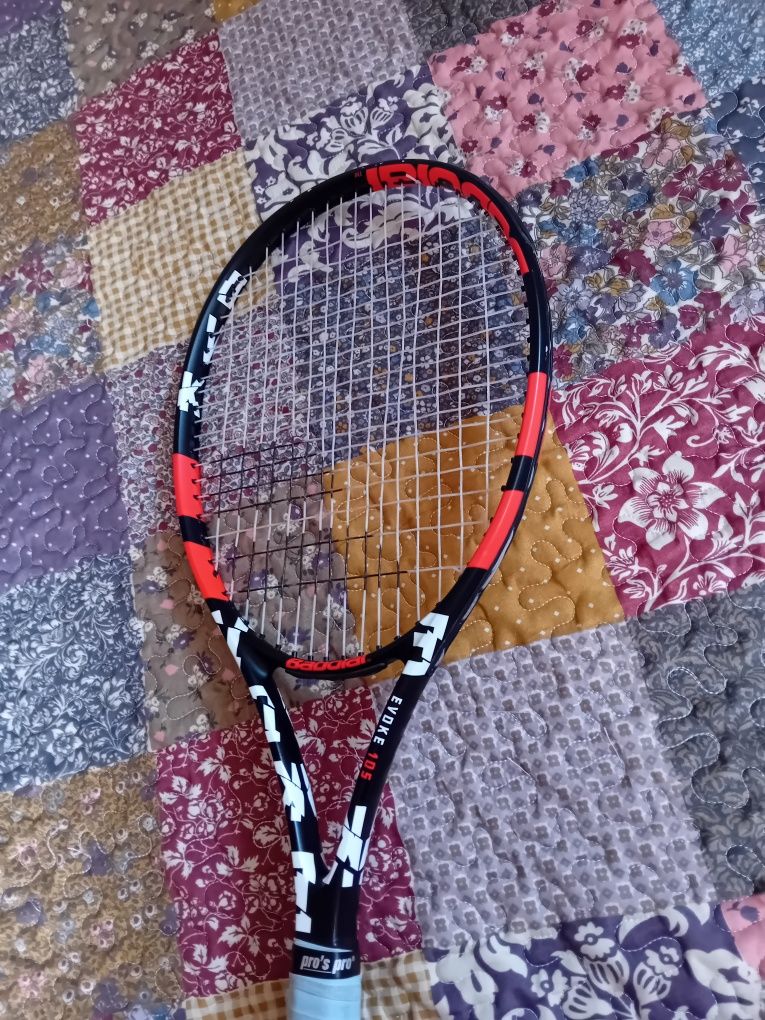 Тенис ракета с калъф+нов грип+4 тенис топки