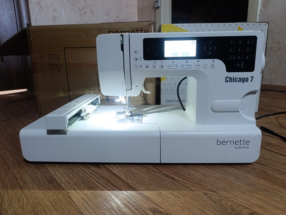 Швейная вышивальная машинка аверлог