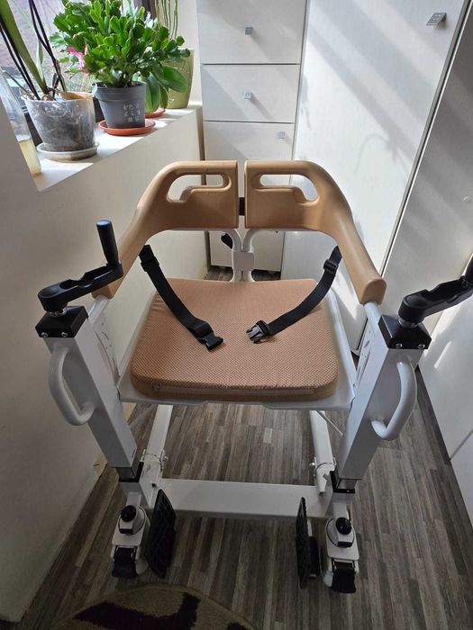 Scaun hidraulic transfer persoane varstnice sau cu handicat