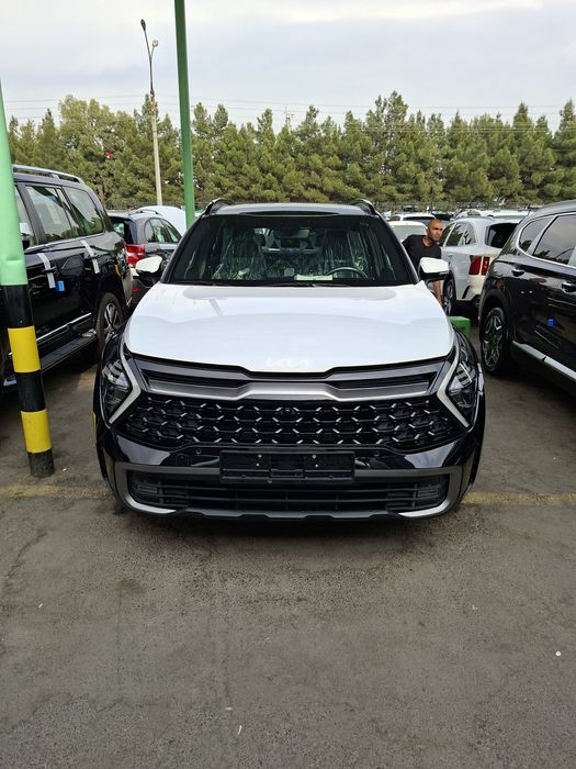 Kia sportage yili 2023 qora pol ful oxirgi pozitiya