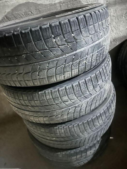 Зимние шины размер 215/55/17 Michelin
