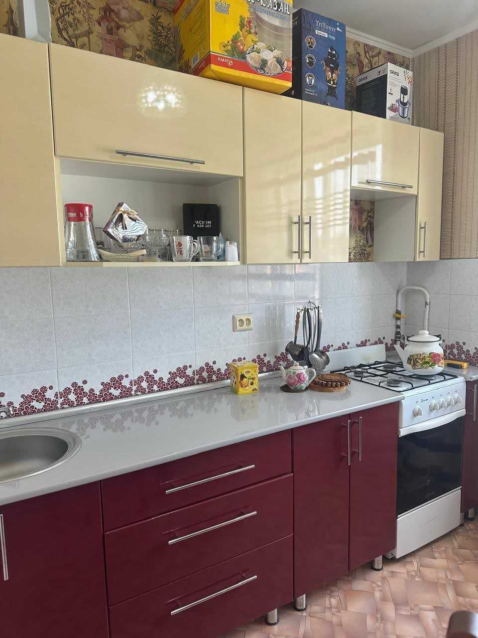 Продаю 2-х комн. Кв 8 микро-районе