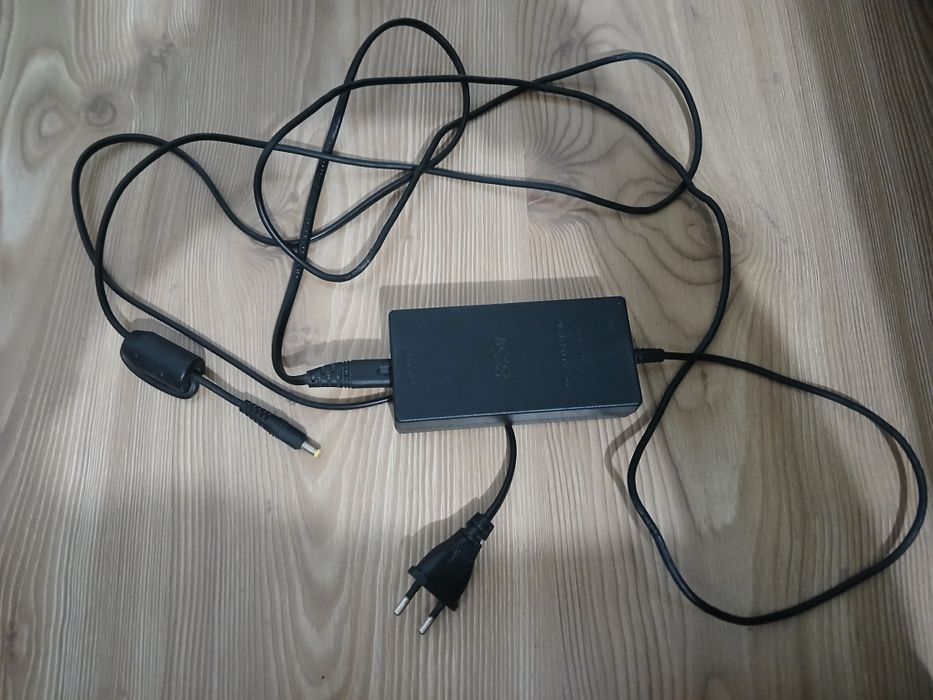 Vând PlayStation 2