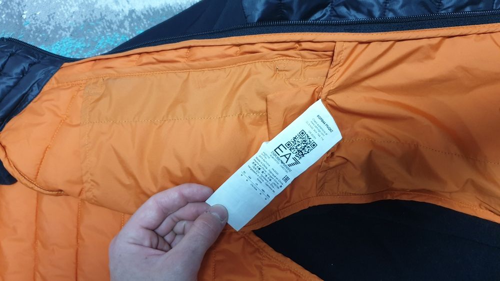 Vand geaca armani originala