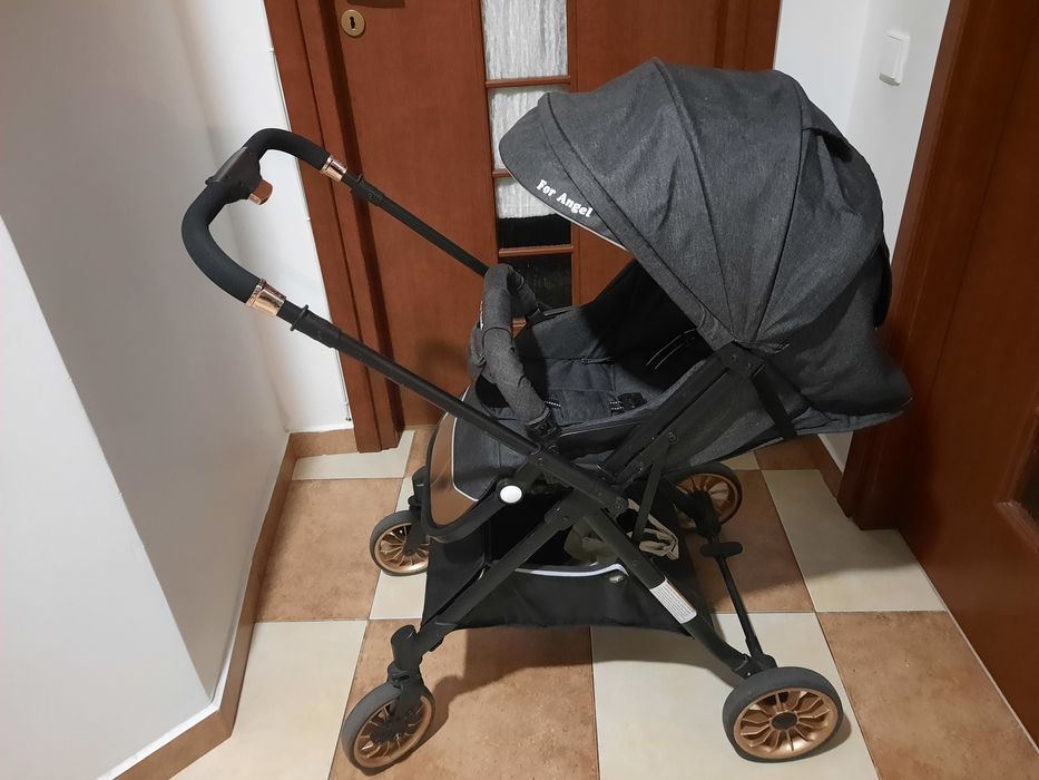 Carucior sport, Krista, cu maner reversibil, pliabil compact si troler