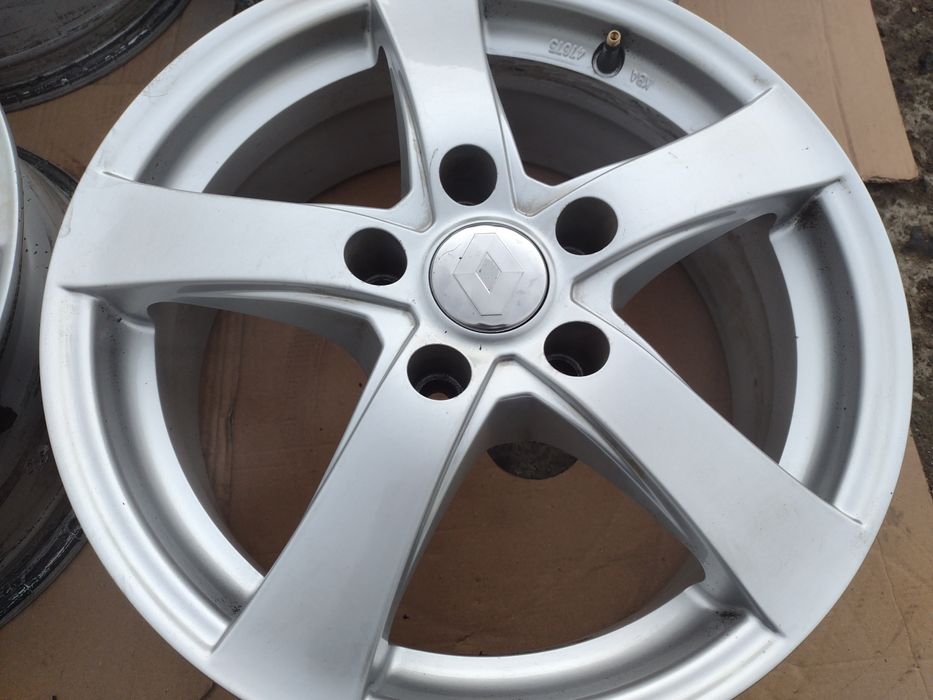 Топ състояние Dezent 16-5x114.3 ET40 6.5j Рено Меган