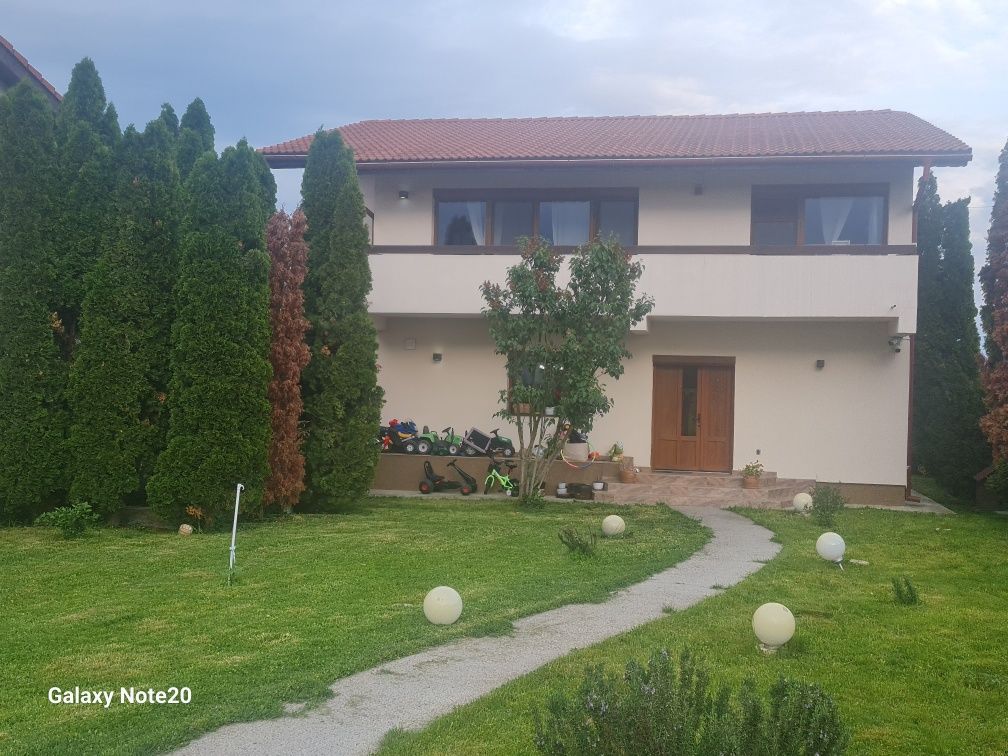 Vand 2 case pe aceeasi proprietate in Gruiu