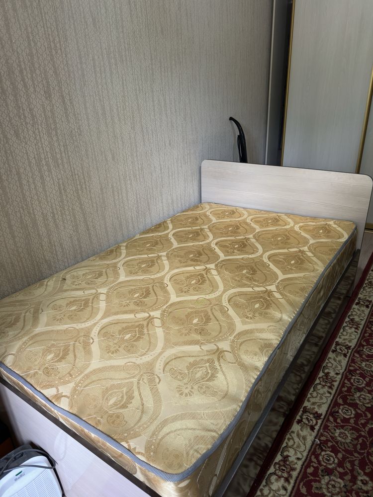 Продам кровать 1,5
