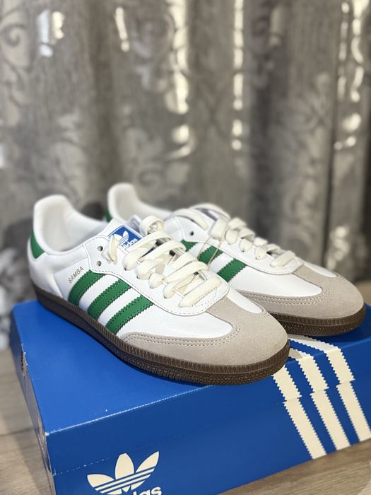 Adidas Samba.