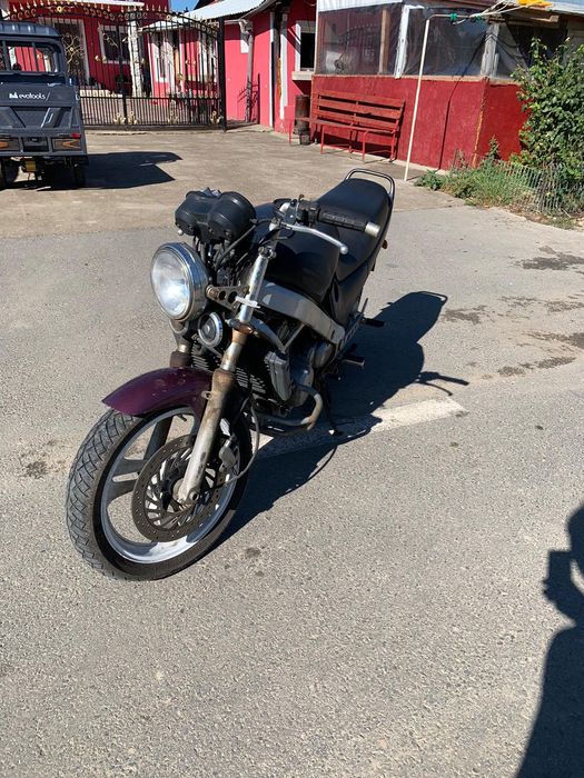 Vând sau schimb Honda de 650cc