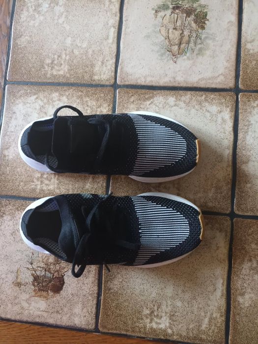 Vând  adidasi  marca Adidas mărimea  43