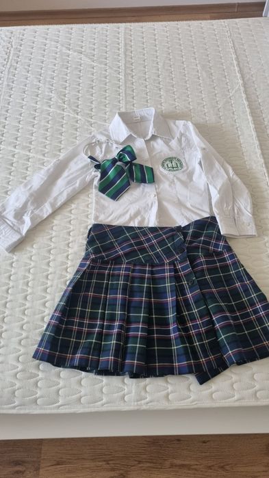 Униформа за момиче размер  134 см за СУ Св Патриарх Евтимий(Лиляната)