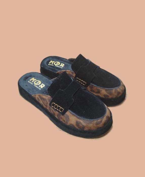 Siz izlagan oyoq kiyimlar