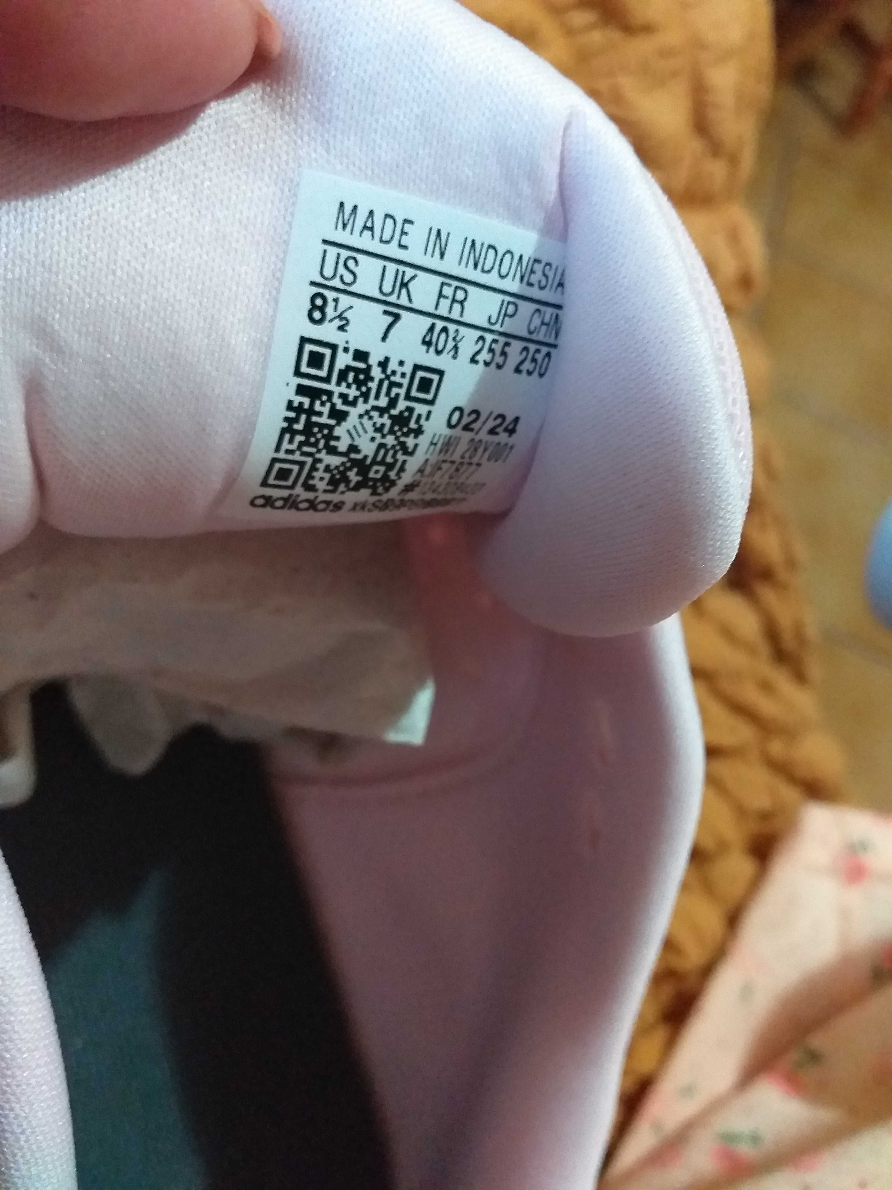 Adidasi noi ptr femei marimea 40