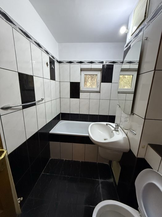 Apartament doua camere semidecomandat Rovine parter