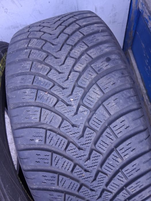 225 55 16 FALKEN 2бр зимни