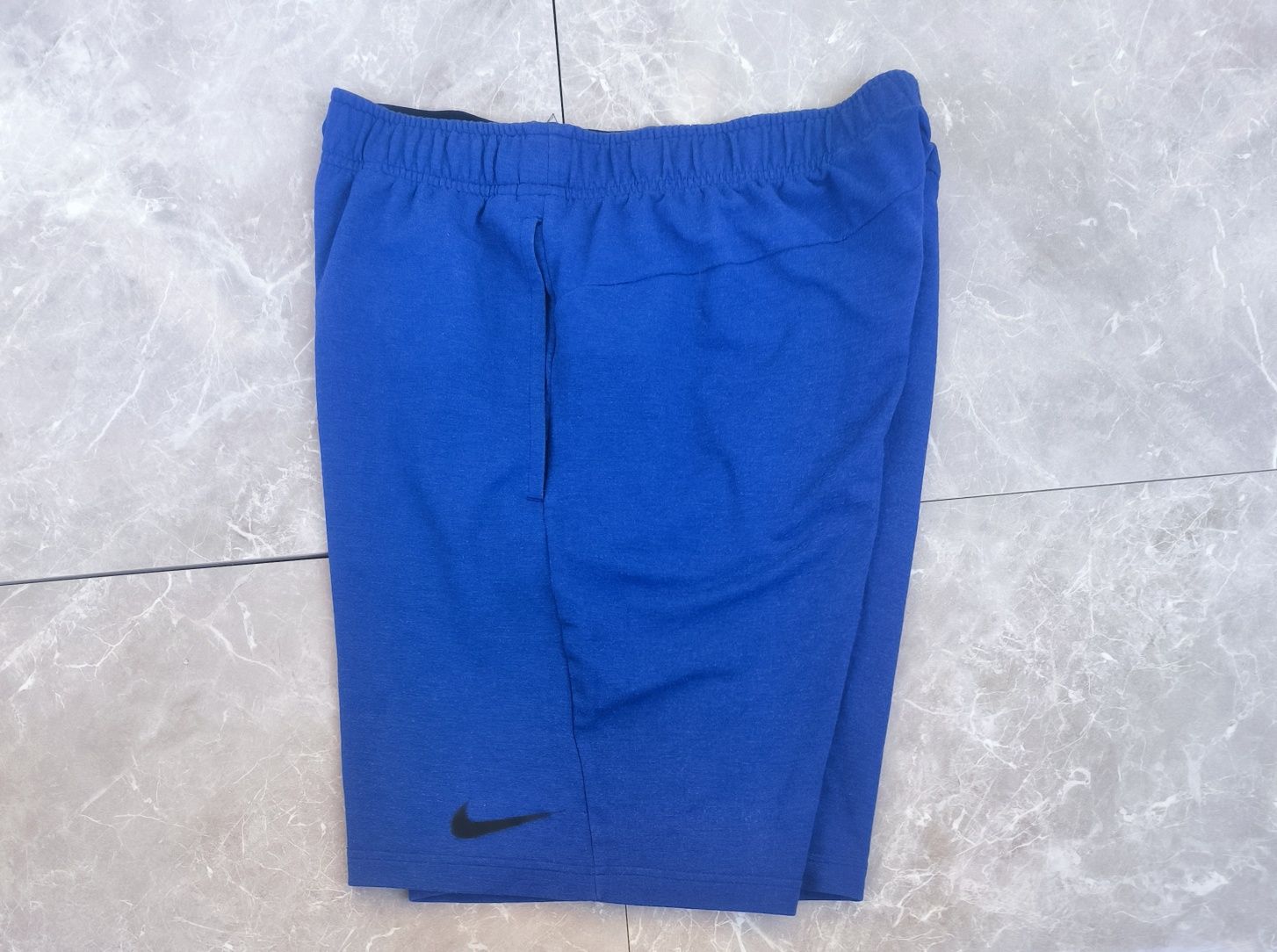 Nike къси панталони размер M
