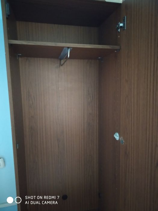 Шкаф полкали ва кийим осишга