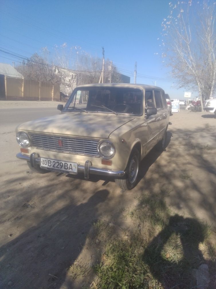 Vaz 2102 sotiladi