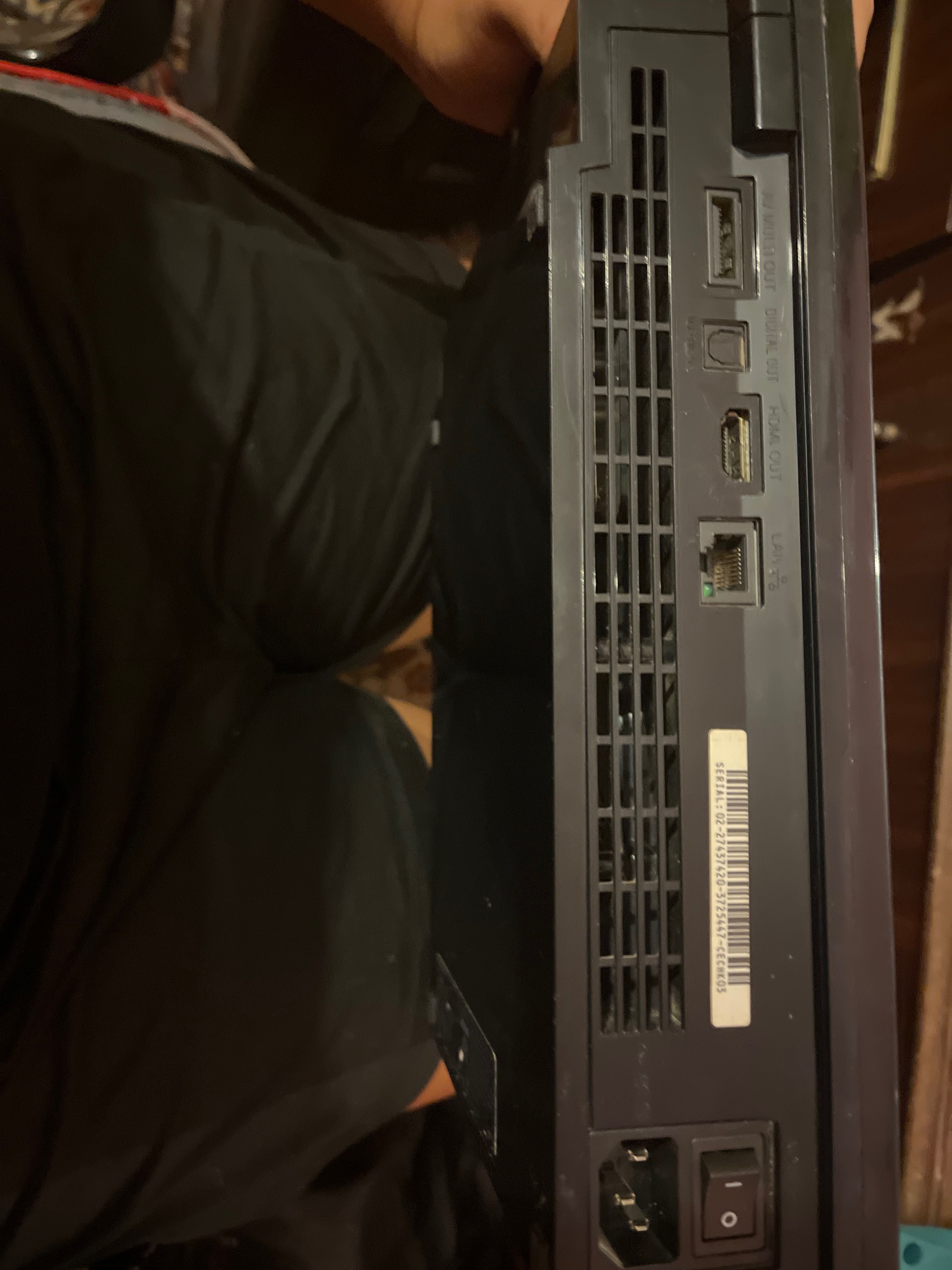 Продавам много запазен PlayStation