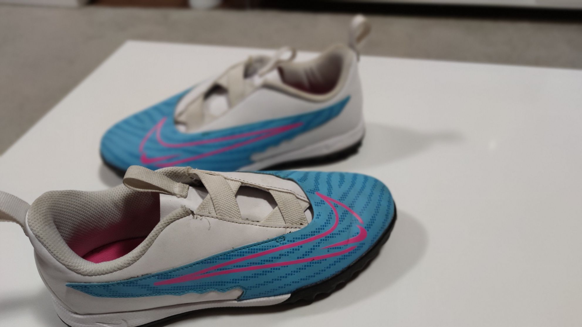 Детски стоножки за изкуствена трева Nike Phantom GX Academy Junior