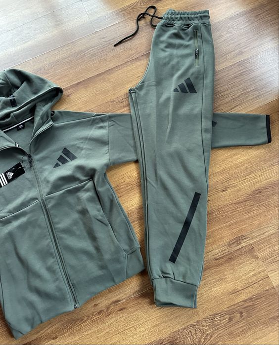 Мъжки,памучен,масленозелен екип Adidas