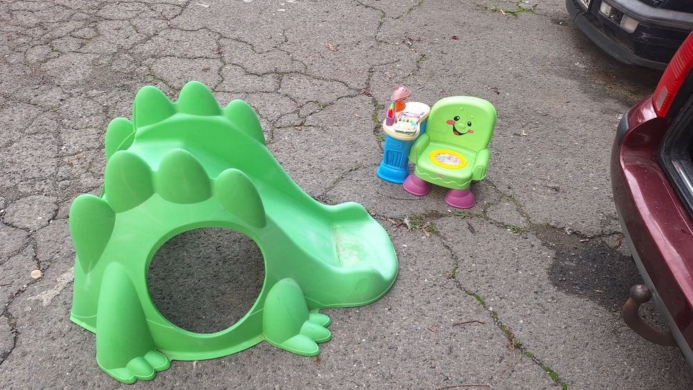 Детска пързалка и музикално детско столче