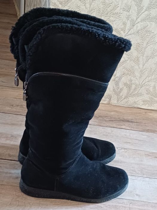 Продам сапоги . Цена 10000