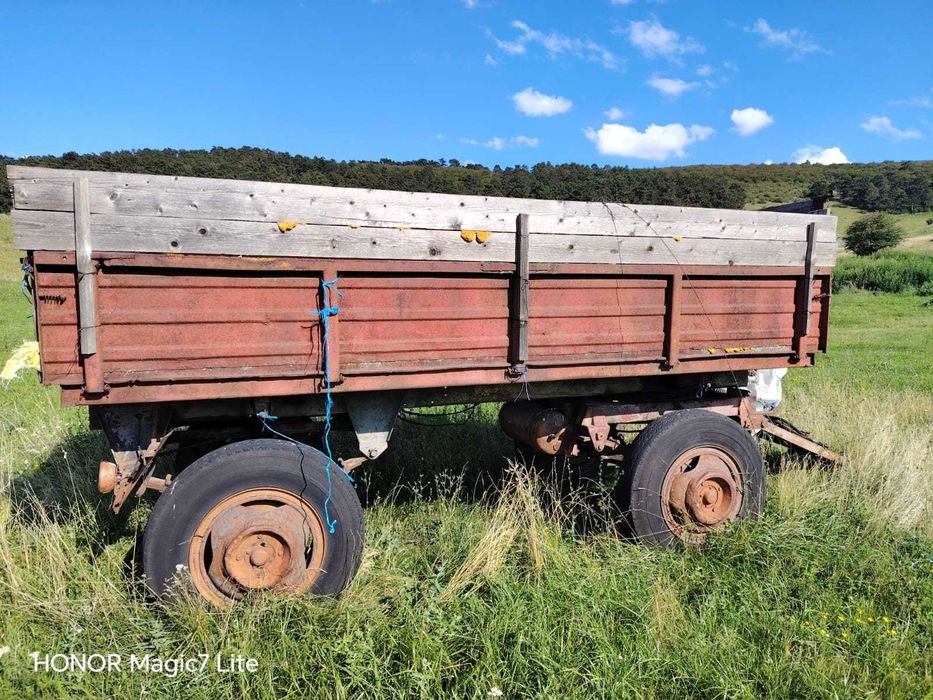 Tractor U650 cu remorca si plug