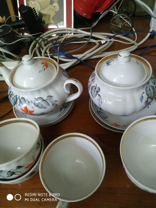 Чайники ,молочник ,тарелки СССР,сервиз,