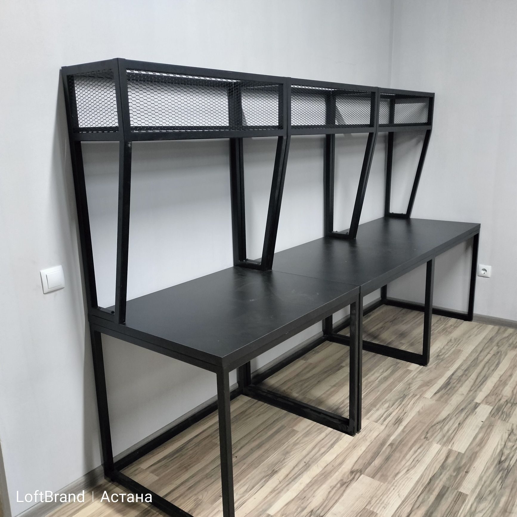 Изготовление столов для компьютерных клубов. Лофт